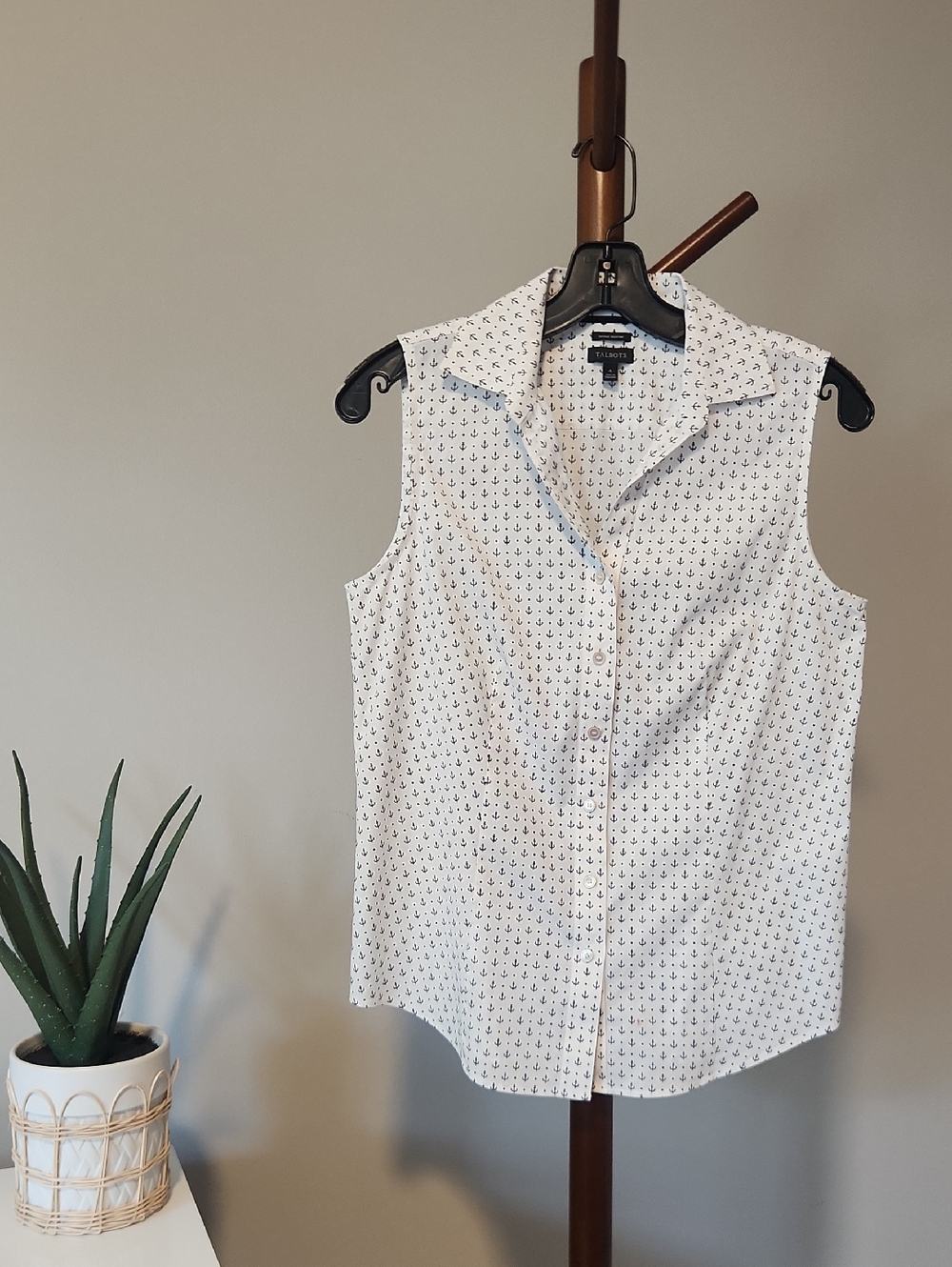 Talbots Sleeveless Collared Button-Up Top with Navy Anchor Print